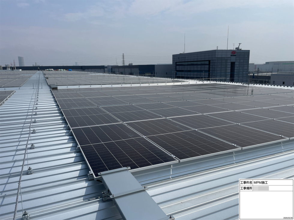 千葉県の物流倉庫様｜屋根上太陽光発電設備 施工写真