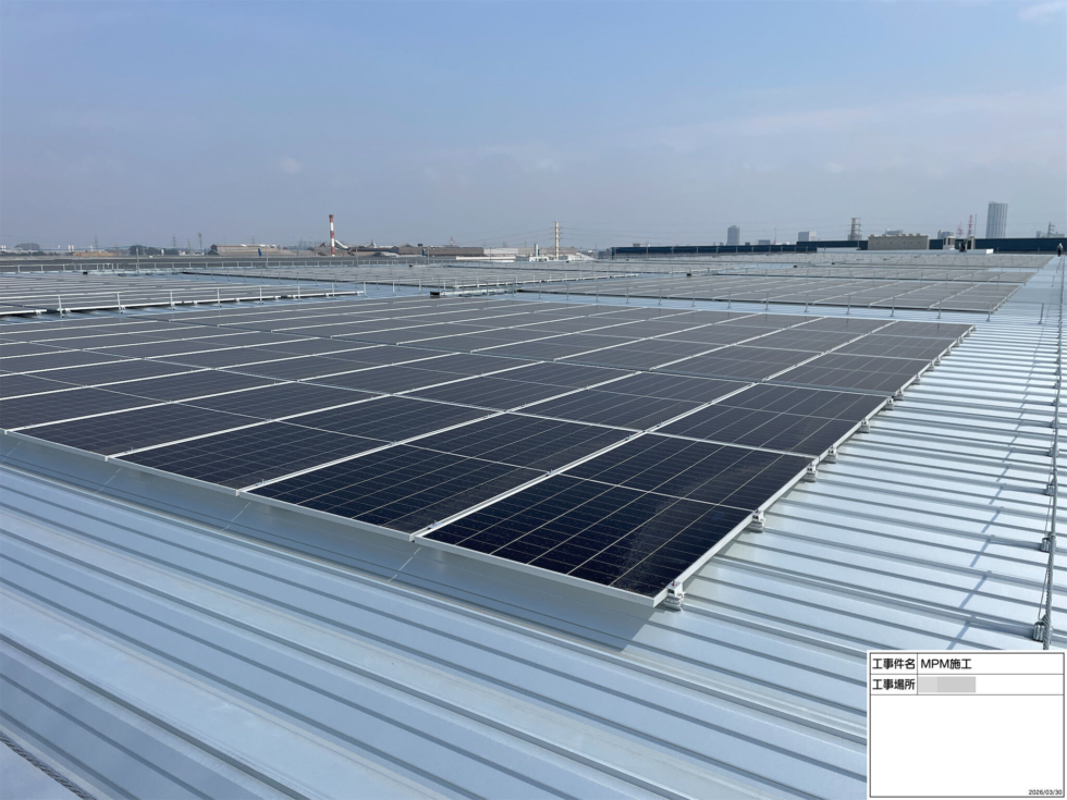 千葉県の物流倉庫様｜屋根上太陽光発電設備 施工写真