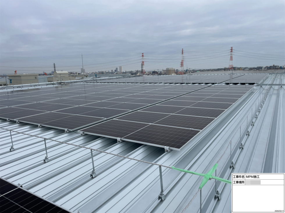 千葉県の物流倉庫様｜屋根上太陽光発電設備 施工写真