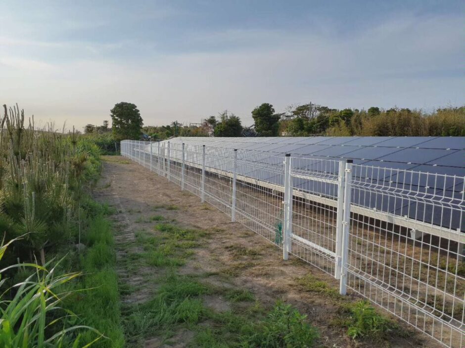 茨城県神栖市の野立て太陽光発電所の施工写真