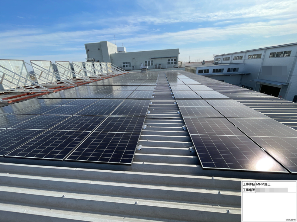 群馬県の工場様｜屋根上太陽光発電設備 97.97kW 施工写真
