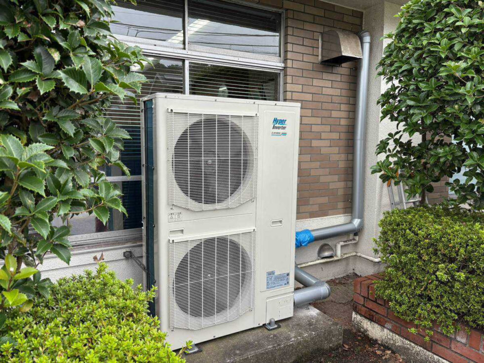 東京都｜消防署出張所の空調設備設置工事の施工写真