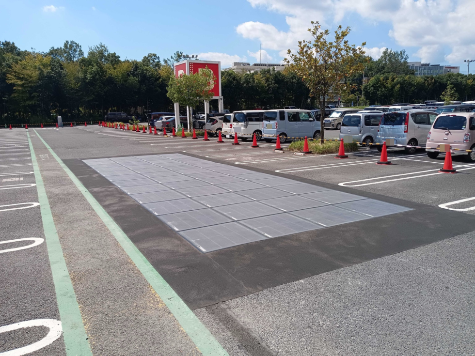 東京都の商業施設様｜路面型太陽光発電設備 施工写真